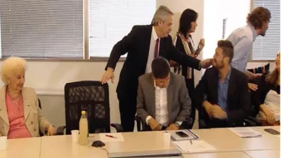 Fernández con Carlotto, Tinelli, Vilma Ibarra y otros