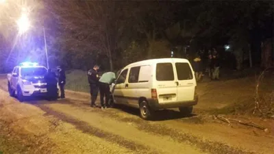 En plena cuarentena organizaron una reunión (que está prohibida) e intervino la Policía y funcionarios Municipales quienes constataron que se violaron las normas sanitarias.