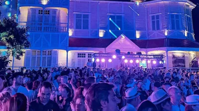 Fiesta de cumbia, en Villa Victoria. 