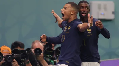 Con una goleada inapelable, Francia comenzó la defensa de la Copa del Mundo