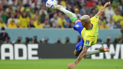 Dos goles de Richarlison le dieron a Brasil una sólida victoria en su estreno ante Serbia