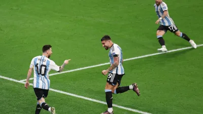 Fútbol: Argentina venció a Australia y se metió entre los mejores ocho equipos del Mundial