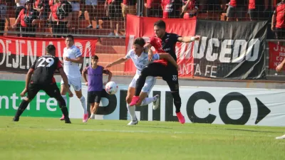 Fútbol: Colón derrotó a Godoy Cruz y festejó de local en cancha de Patronato