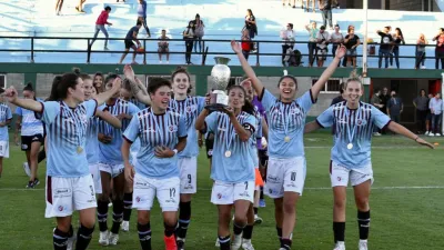 Fútbol: la entrerriana Mariana Gaitán dio la vuelta olímpica con UAI Urquiza