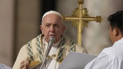 Imagen del domingo 9 de octubre de 2022 cuando el papa Francisco celebró una misa para la canonización de dos nuevos santos, Giovanni Battista Scalabrini y Artemide Zatti, en la Plaza de San Pedro, en el Vaticano.