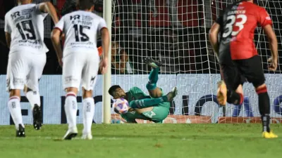 Fútbol: Colón empató con Newell’s, desperdició un penal y sigue sin ganar