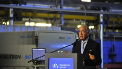 Con escasa presencia oficial y algunos roces, la UIA celebró el Día de la Industria