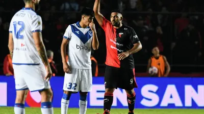 Con un doblete de “Wanchope” Ábila, Colón derrotó a Vélez en Santa Fe