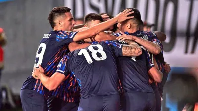 Fútbol: con una goleada, Talleres de Córdoba agudizó la crisis de Racing en Avellaneda