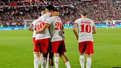 Estudiantes goleó a Barracas Central y sigue en la pelea por la Liga Profesional