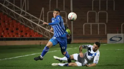 Con un gol insólito y otro de Godín, Godoy Cruz y Vélez repartieron puntos en Mendoza