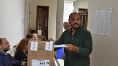 Lisandro Gamarra votando