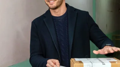 Gainza votó a las 9:30 en la Escuela “Pedro Giachino”, ubicada en el Barrio El Sol de la capital provincial.