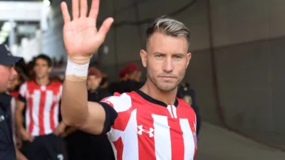 A los 36 años, la “Gata” Fernández anunció su retiro del fútbol