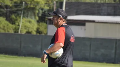 Walter Perazzo busca variantes ante algunas dudas por cuestiones físicas en Patronato