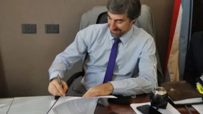 Ángel Giano firma acuerdo con Museo del Holocausto