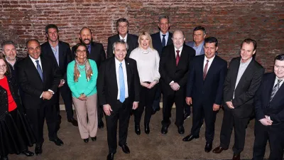 Alberto Fernández junto a una docena de gobernadores.