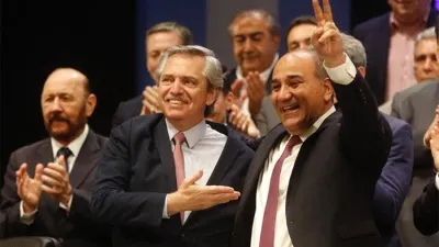 Alberto Fernández en el acto de asunción del gobernador tucumano, Juan Manzur.