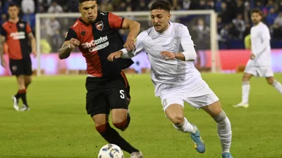 Vélez le ganó a Newell’s y festejó su primera victoria en el cierre de la segunda fecha