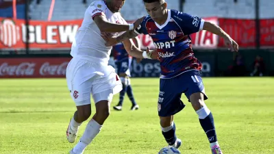 Unión de Santa Fe perdió con Barracas Central ante la mirada de Leonardo Madelón