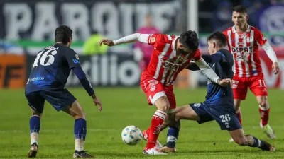 Unión ganó un partido caliente en Mendoza y también mira desde lo más alto