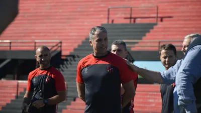 Gustavo Álvarez asumió en Patronato: “Es un equipo que juega con el corazón en la mano”