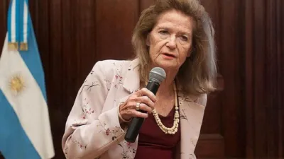 Elena Higton