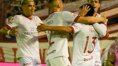 Huracán lo revirtió ante Banfield para seguir cerca de la cima de la Liga Profesional