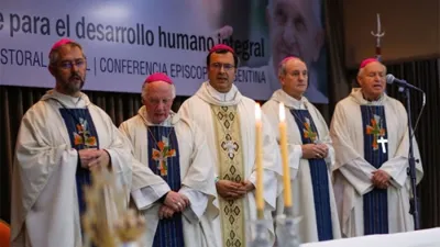 El documento de la “Semana Social virtual 2020” de la Comisión de Pastoral Social del Episcopado Argentino, sugirió “poner el centro de la atención en las personas, en la dignidad del trabajo, en el diálogo, para una economía de la producción y el consumo antes que de la especulación”.