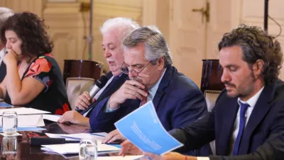 Fernández con ministros por coronavirus