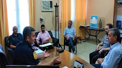 Martínez con jefe policial