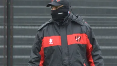 Iván Delfino volvió a dirigir una práctica de Patronato