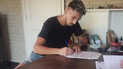 Fútbol: Juan Manuel Lazaneo seguirá su carrera en Deportivo Merlo