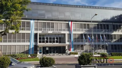 El Superior Tribunal de Justicia emplazó al Colegio de la Abogacía de Paraná por haber dicho que el jueves pasado la Justicia estuvo paralizada por la medida de fuerza de los judiciales.