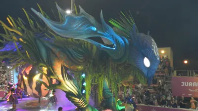 La comparsa Kamarr del Club Sirio Libanés fue la primera en desfilar en la séptima noche del Carnaval del País y lució una propuesta superadora de sus otras presentaciones.