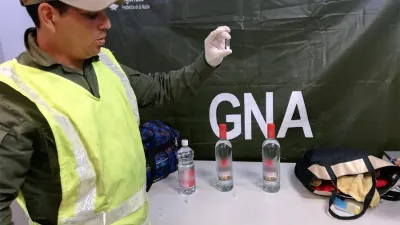 Los gendarmes confirmaron que en el interior de las botellas había Ketamina, una sustancia que puede conducir a un deterioro cognitivo y atenta contra el sistema nervioso.