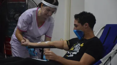 Con algunos jugadores, Patronato se sumó este  lunes a la campaña de donación de sangre