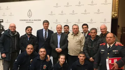Monfort y bomberos