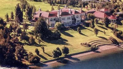 El reclamo por Lago Escondido donde se encuentra la mansión de Joe Lewis puso la lupa en la extranjerización de la tierra. 