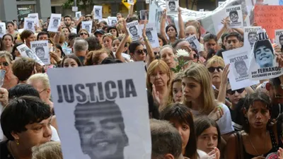 Dolor. La marcha en Recoleta para pedir justicia por el asesinato de Fernando. “Estoy muerta en vida, pero mi hijo me da fuerzas”, dijo la madre. 