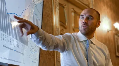 “Con la profunda convicción y la confianza en mi visión sobre cuál es el camino que debe seguir la Argentina, seguiré trabajando y actuando por una Patria más justa, libre y soberana”, afirmó el ahora saliente ministro de Economía, Martín Guzmán.