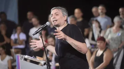 “Basta de aventuras personales”, pidió Máximo Kirchner en el cierre del plenario kirchnerista realizado en Avellaneda, y en alusión al deseo del Presidente de ir por una reelección.