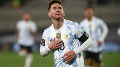 Con tres goles de Messi, Argentina venció a Bolivia en la vuelta del público a la cancha