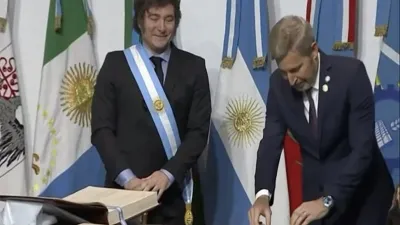 Imagen de archivo de Javier Milei y Rogelio Frigerio. La Libertad Avanza busca liderar electoralmente en Entre Ríos.