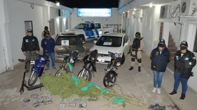 En los nueve allanamientos se secuestraron vehículos, drogas y otros elementos de interés para la causa por comercializar estupefaciente en menor escala.