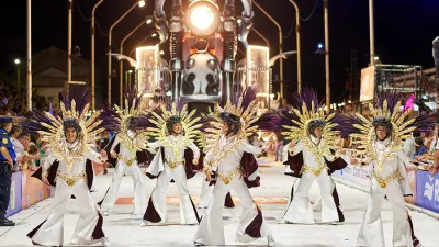 O´Bahía (Club de Pescadores) será la primera comparsa en desfilar esta noche en el Corsódromo “José Luis Gestro”. Foto: Prensa del Carnaval.