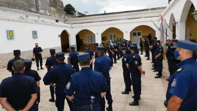 Ayer a las 14 en el patio de la Jefatura Departamental de Policía de Gualeguaychú, se realizó el lanzamiento del operativo de Seguridad Feriado del Carnaval.