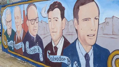 Los sacerdotes Alfredo Kelly, Alfredo Leaden y Pedro Dufau, y los estudiantes Salvador Barbeito y Emilio Barletti, fueron asesinados durante la dictadura militar en la parroquia que habitaban.