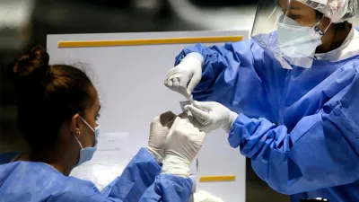 El Ministerio de Salud de la Nación confirmó que en las últimas 24 horas el número total de contagios fue de 9.803, en tanto que los fallecimientos se ubican en 89 personas.