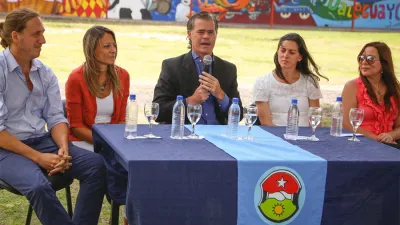 En el marco de la emergencia sanitaria por el coronavirus, y conociendo la realidad de diferentes sectores de la ciudad, el intendente y su gabinete decidieron realizar un aporte para potenciar la iniciativa y colaborar con la familia gualeguaychuense.